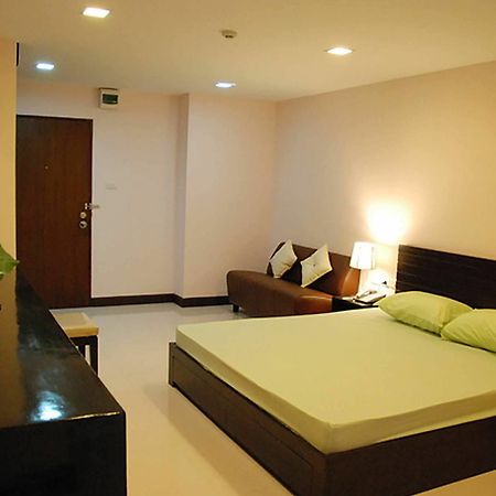 Mok Mek 72 Hotel Bangkok Buitenkant foto